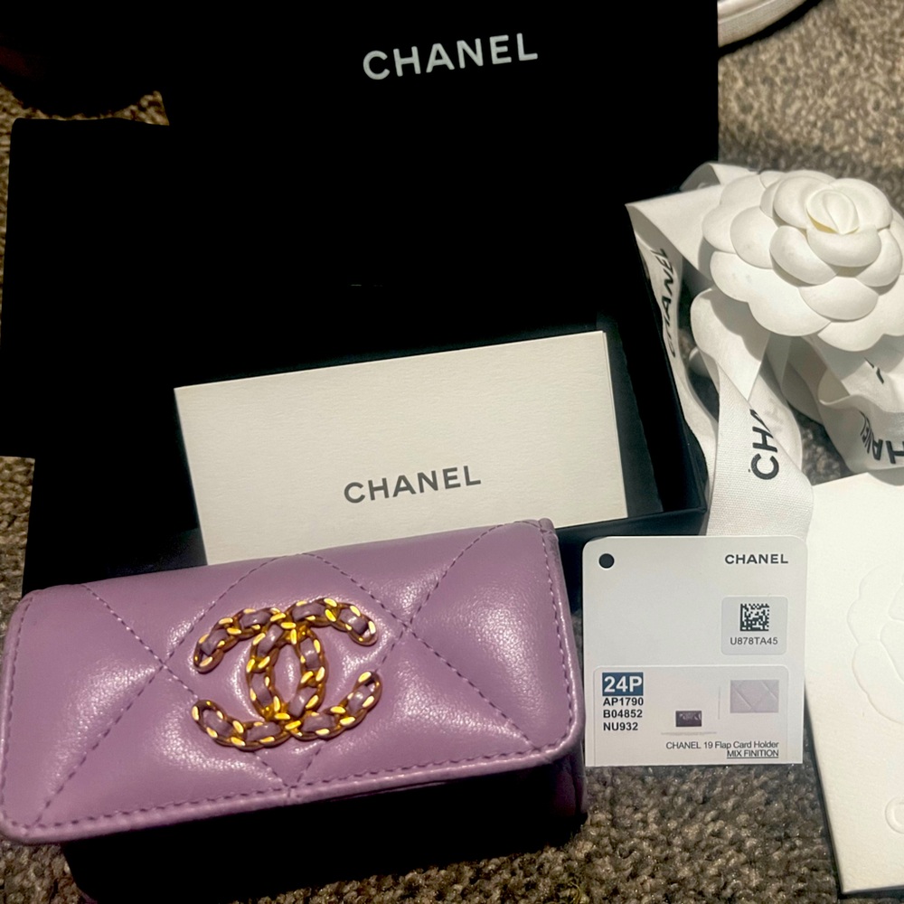 CHANEL lavender leather wallet